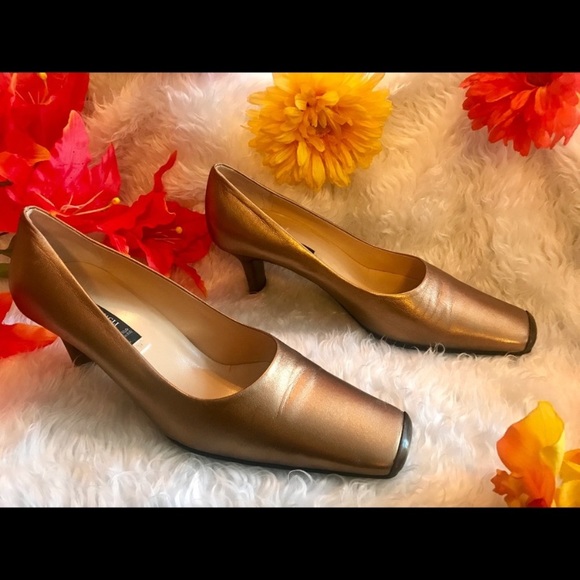 Bruno Magli Pumps - Picture 3 of 8